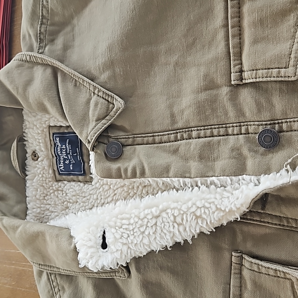 Abercrombie & Fitch Sherpa Lined Button-Down Jack… - image 3